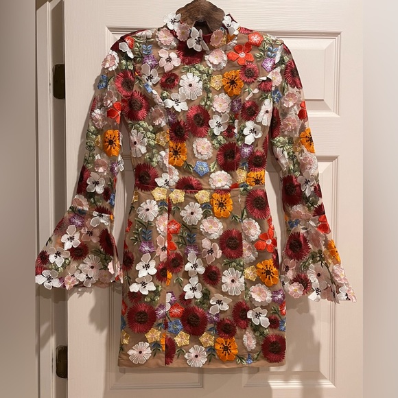 Elliatt Dresses & Skirts - Elliatt Floral Appliqué Mini Dress - Rare Find